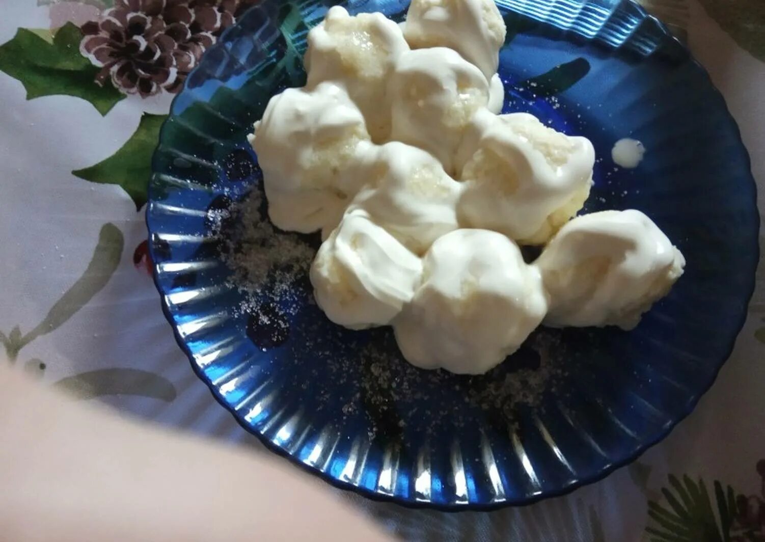 пирожное снежок. десерт снежки из белков. снежки блюдо. пирожное снежок. снежки десерт.