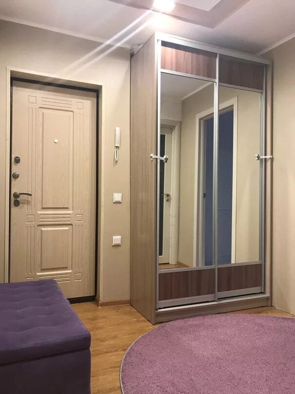 Встроенный шкаф в прихожую в хрущевке. Шкаф в хрущевке в коридоре. шкаф-купе в прихожую в хрущевке. шкаф купе в прихожую хрущевка. шкаф купе в хрущевке в коридоре.
