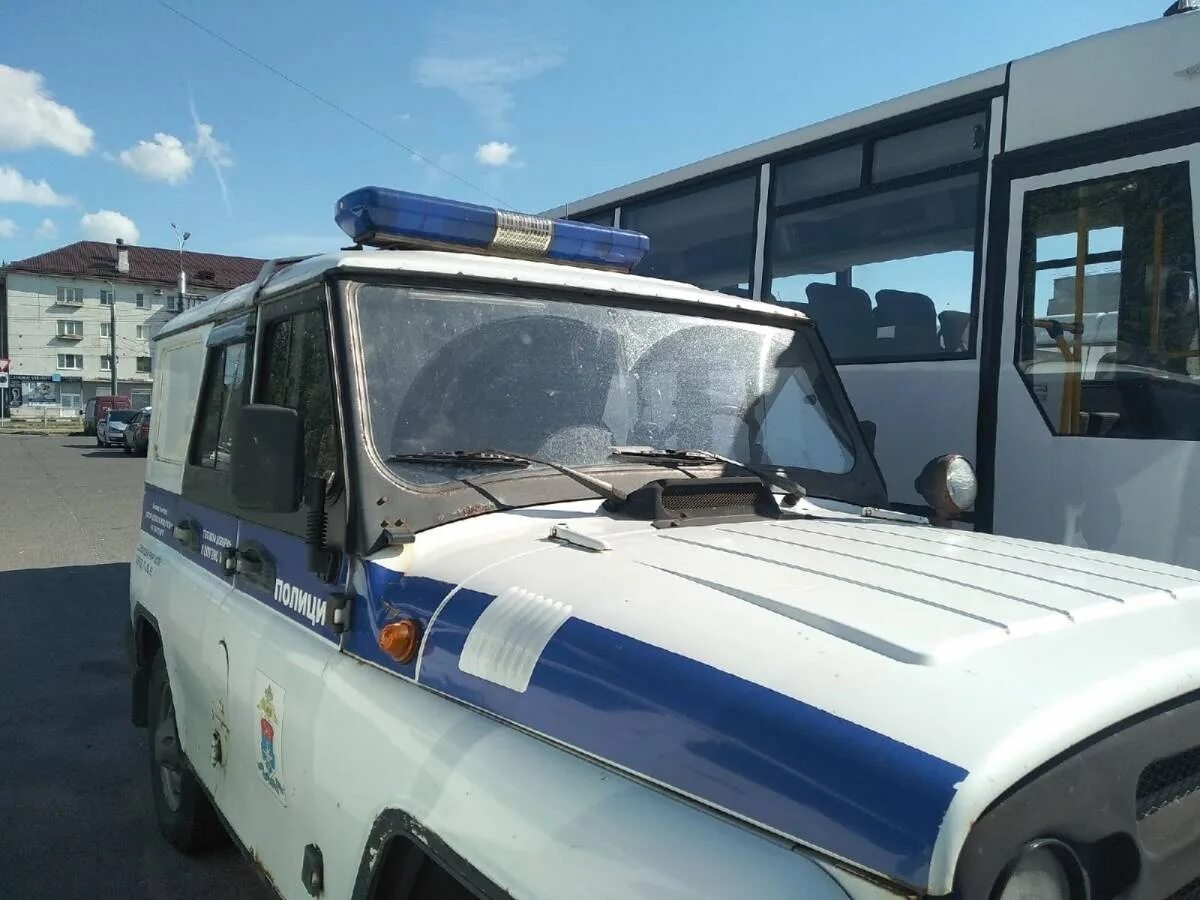 Чп новгородская область. Полиция фото. Полицейские. Полицейские машины Великий Новгород. Полицейский на улице.
