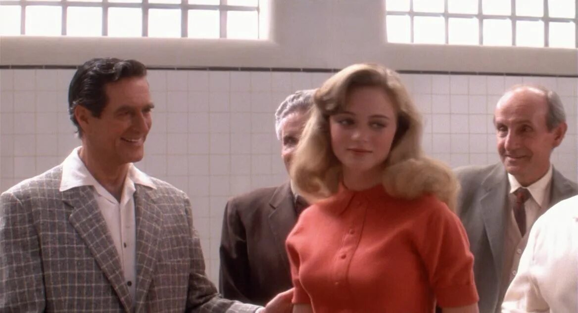 Близнецы 1972. Хизер грэм близнецы 1988. близнецы фильм 1988 хизер грэм. келли престон 1988. близнецы 1988 бонни бартлетт.