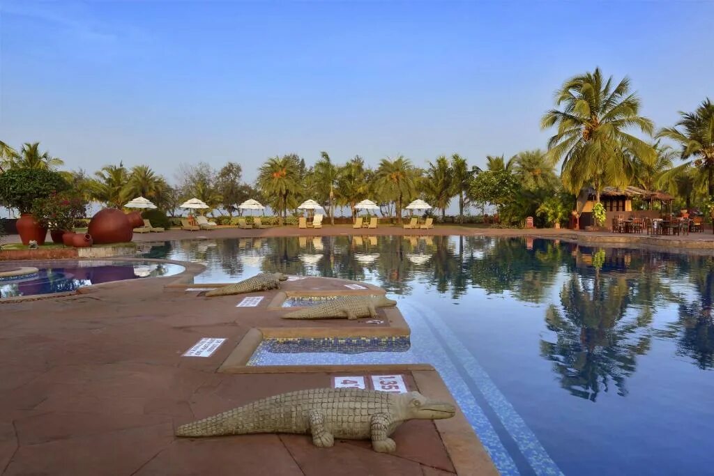 Лалит гольф спа резорт гоа. Лалит гольф спа резорт гоа. The lalit гоа. The lalit golf spa resort goa. Отель лалит гоа.