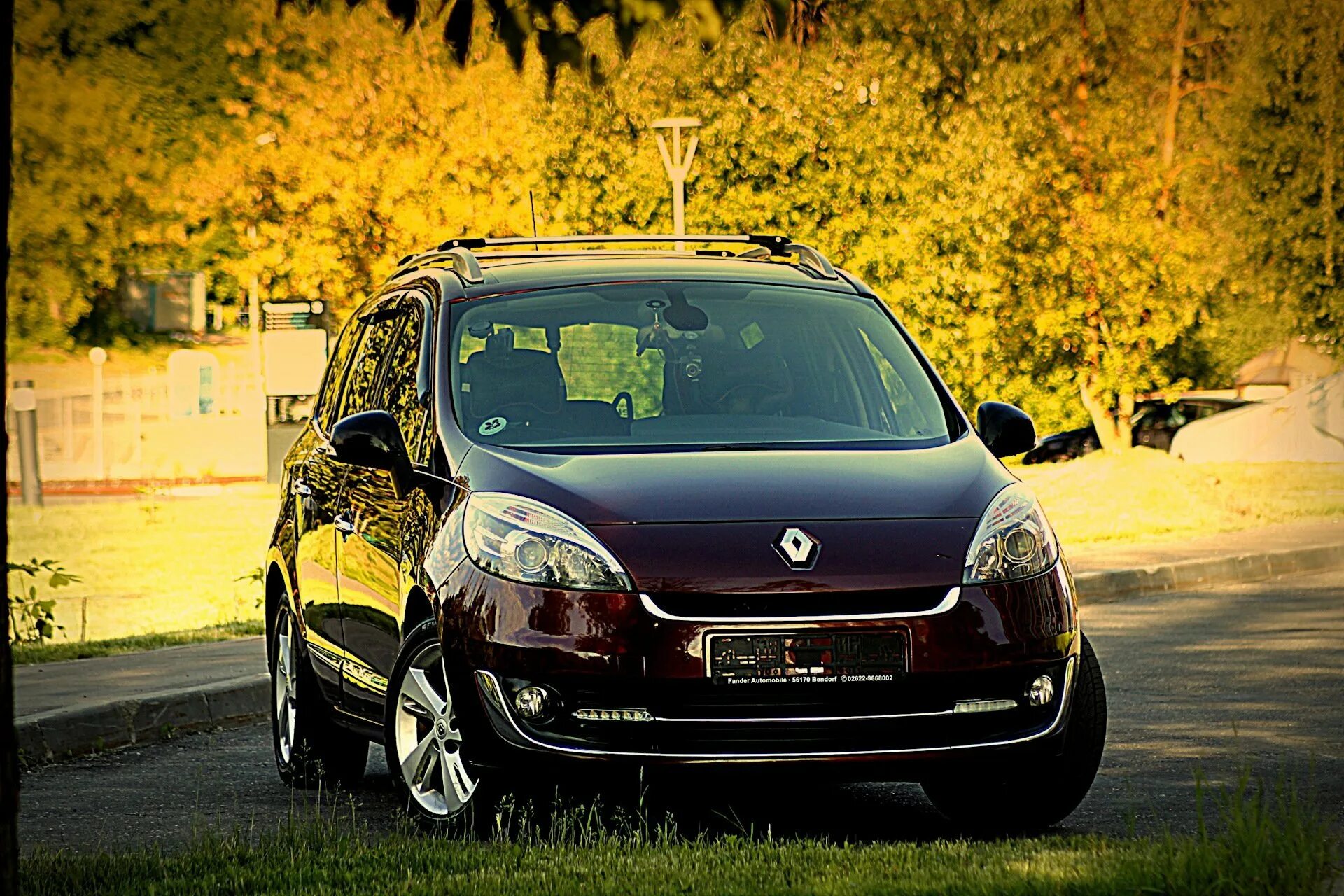 Renault Scenic 3. Желтый Рено Сценик. Reno Scenic r 20. Рено Сценик на r20. Рено сценик 4 отзывы