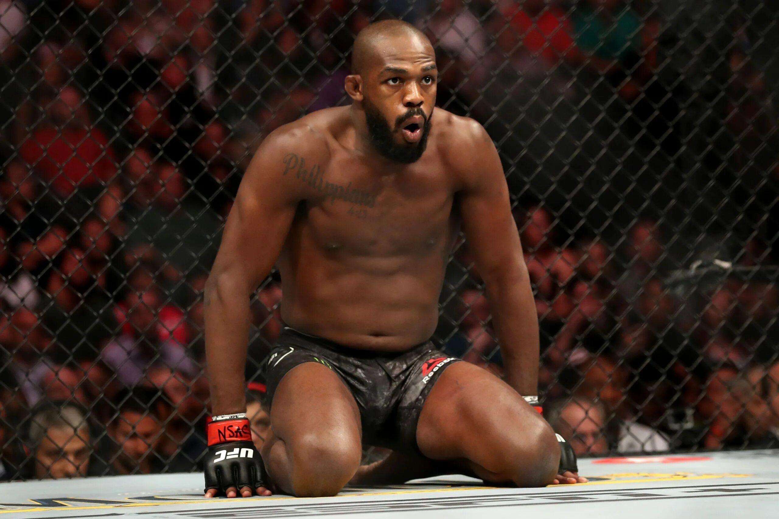 Джонс джонс юфс. Jon jones vs francis ngannou. Джон джонс 2020. Обои юфс джон джонс. Джон ufc.