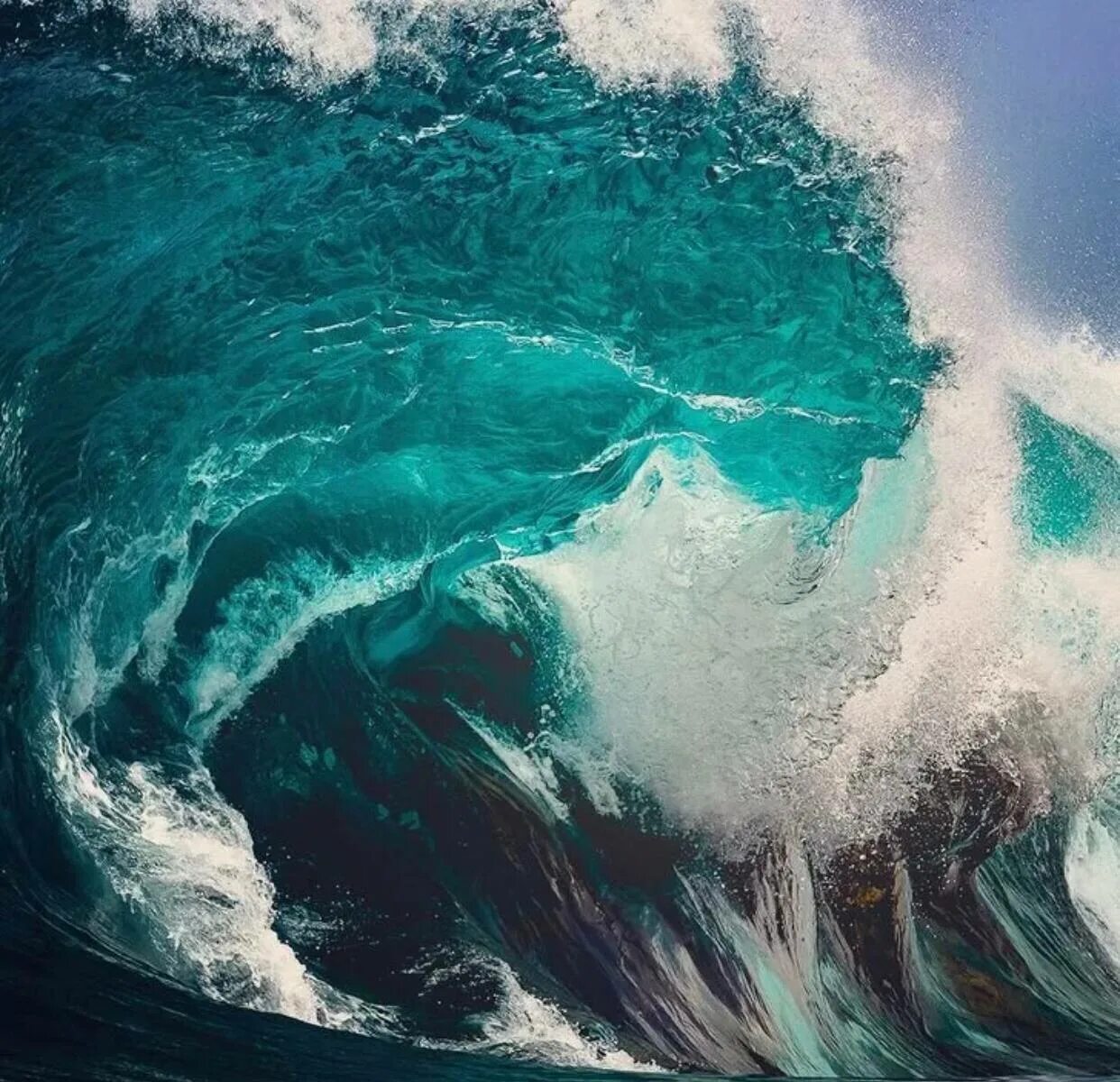 Океанские волны. Мощь океана. Гребень морской волны. Море, волны. Гребень волны.