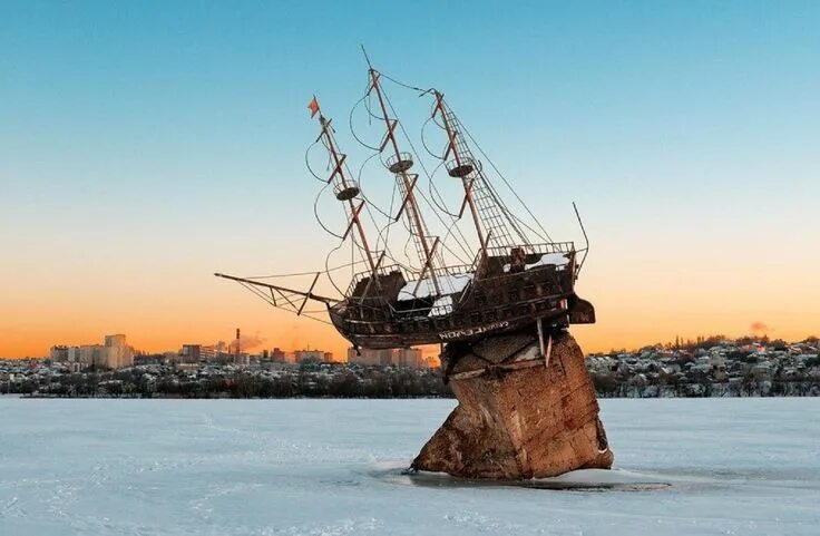 Бывший памятник баркалон Меркурий