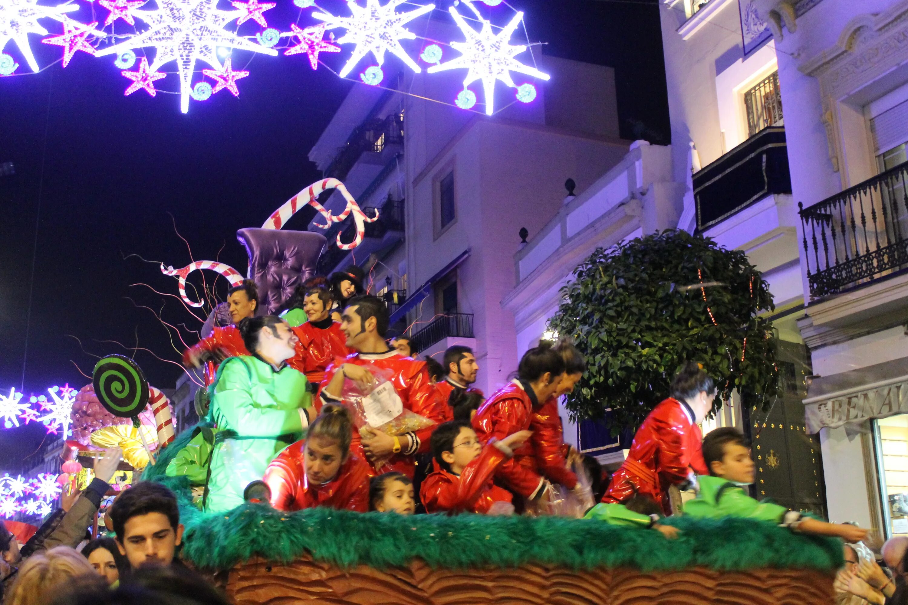 Почему новый год празднуют 31. Nochebuena в Испании. Рождество в Испании Nochebuena. Рождественский сочельник в Испании. Рождественские традиции в Испании.