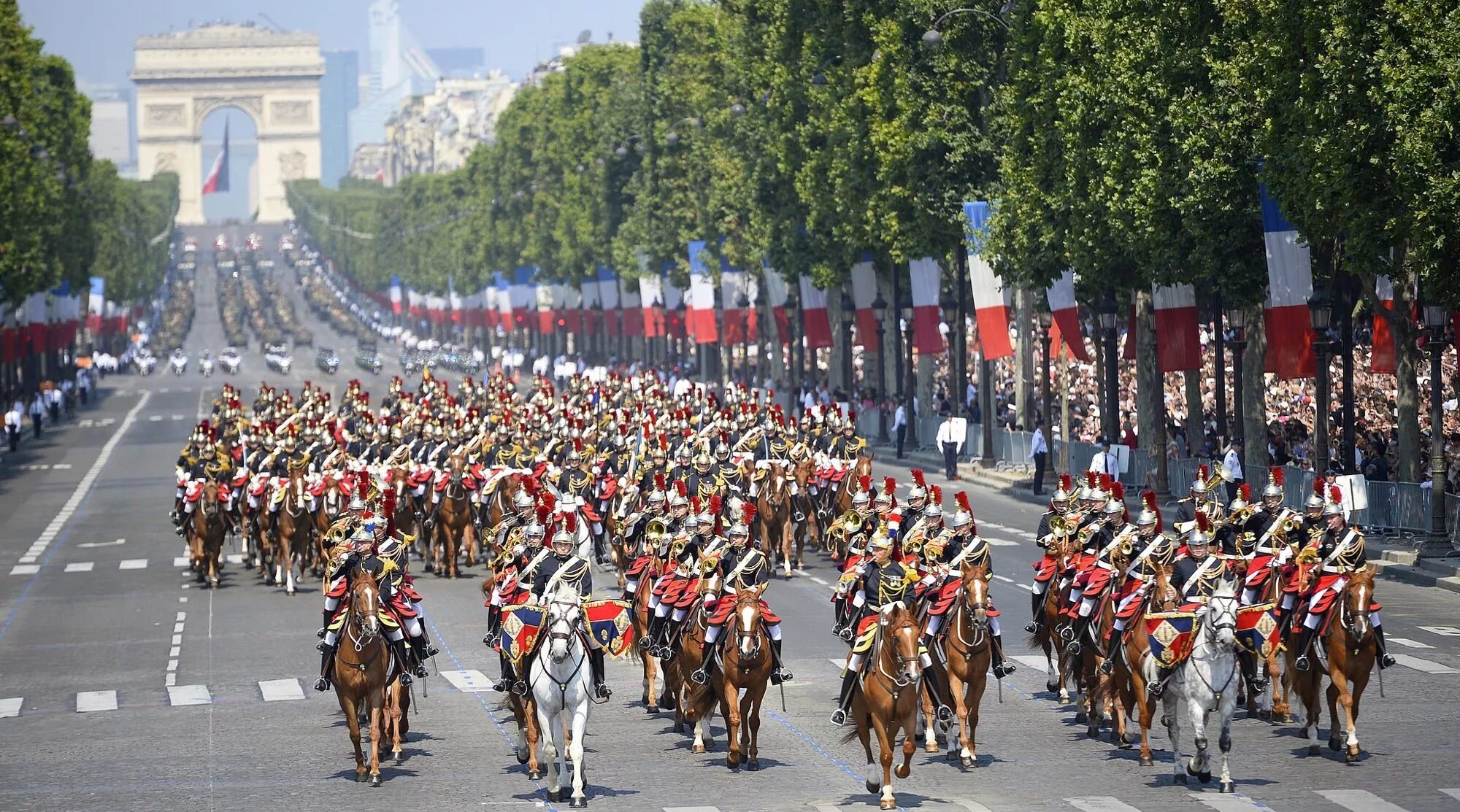 French celebration. Национальный праздник Франции взятие Бастилии. День взятия Бастилии парад. Парад во Франции в честь взятия Бастилии. 14 Июля во Франции.