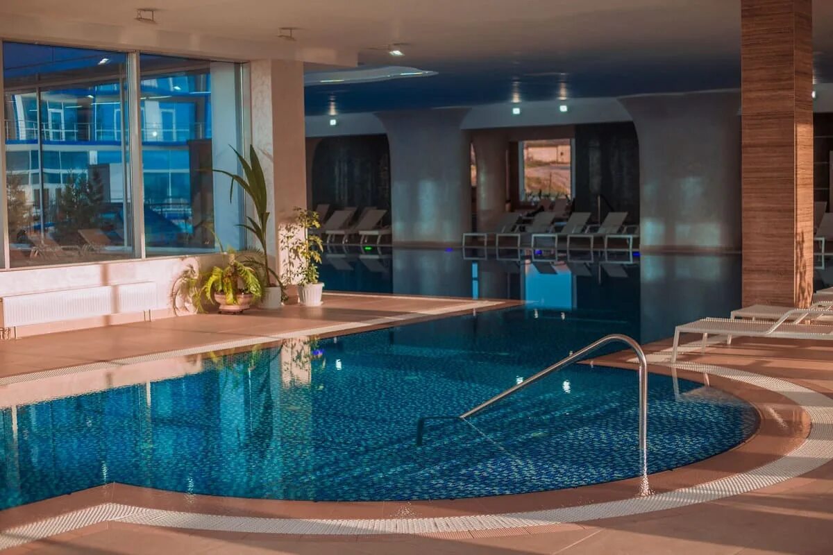 Аква делюкс спа. Бассейн акваделюкс севастополь. Аквамарин резорт и спа севастополь. Аквамарин резорт и спа севастополь. Аквамарин де люкс севастополь.