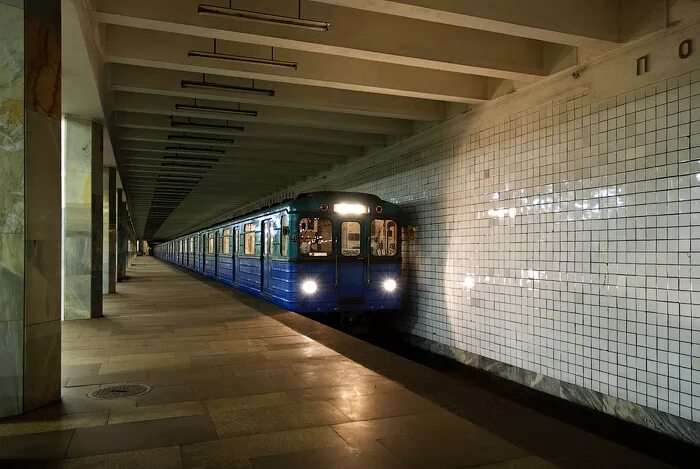 станция полежаевская. станция полежаевская метро полежаевская. станция метро полежаевская. станции сороконожки московского метро. полежаевская метро платформа.