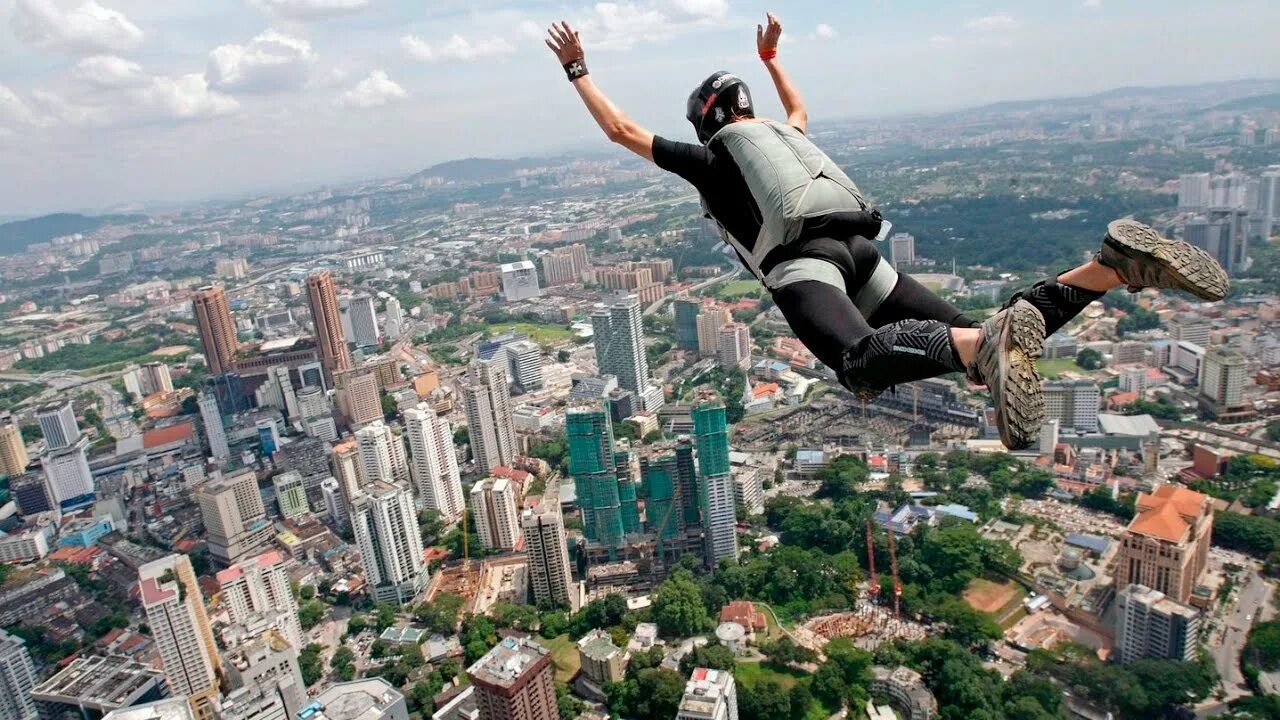 Опасные виды спорта. Самый экстремальный спорт. Экстрим картинки. Джампинг куала лумпур. Самый экстремальный спорт.