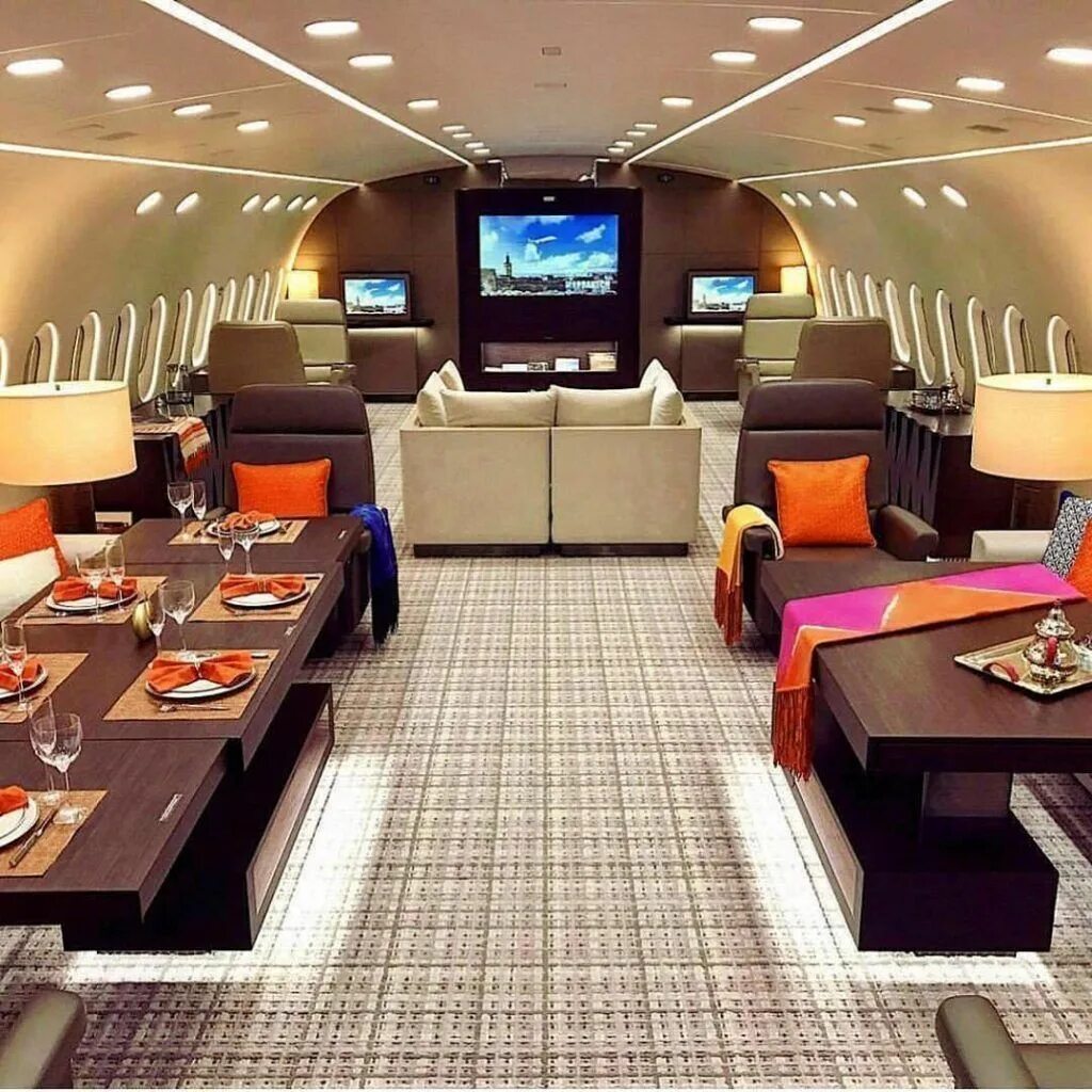 Самолет внутри. Бизнес зал в самолете. Частный самолет airbus acj319. Бизнес джет lujo. Бизнес зал в самолете.