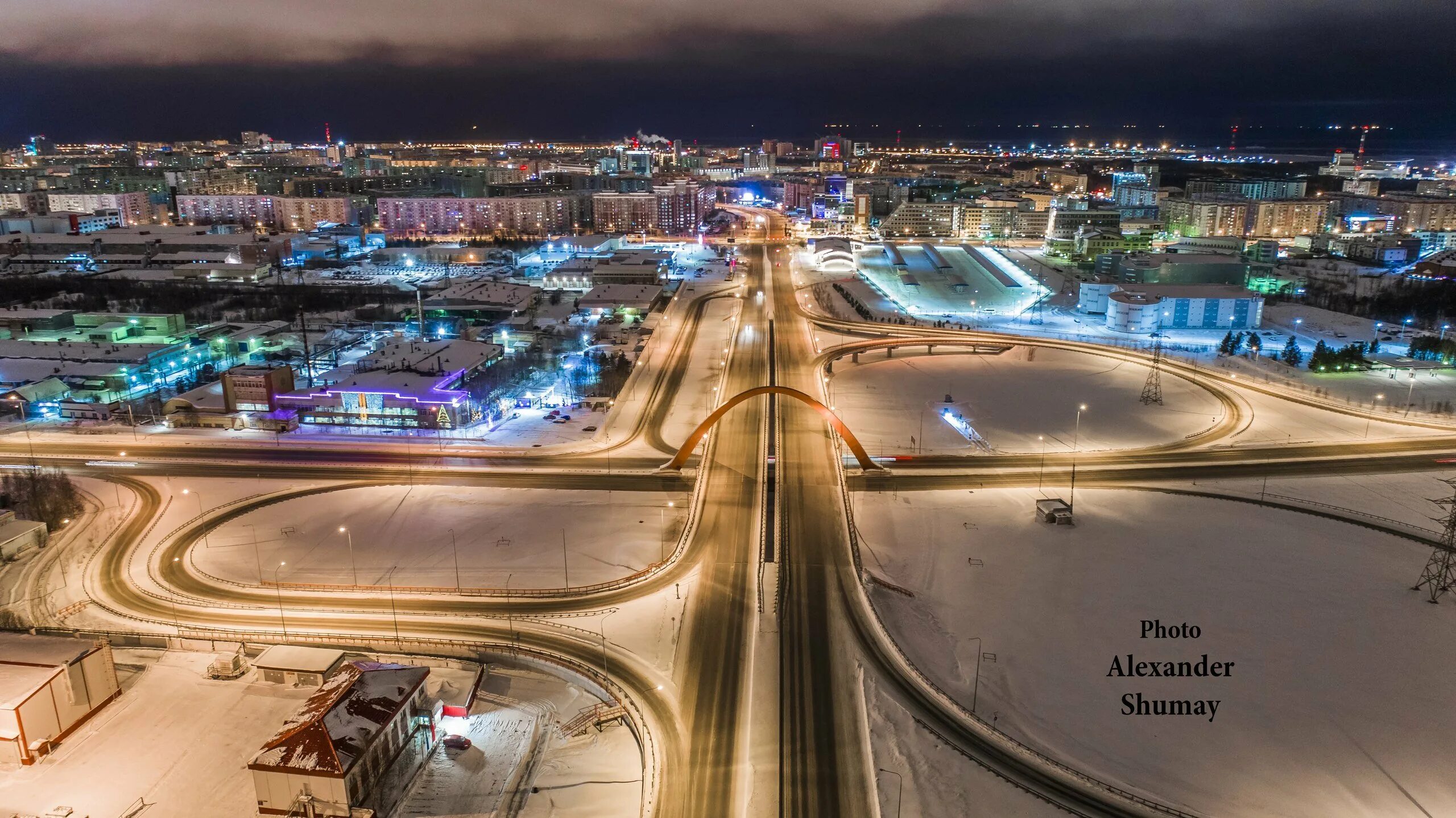 Атмосфера сургута зимнего. Город сургут. Сургут ночью летом. Сургут центр города. Локации в сургуте зимой.