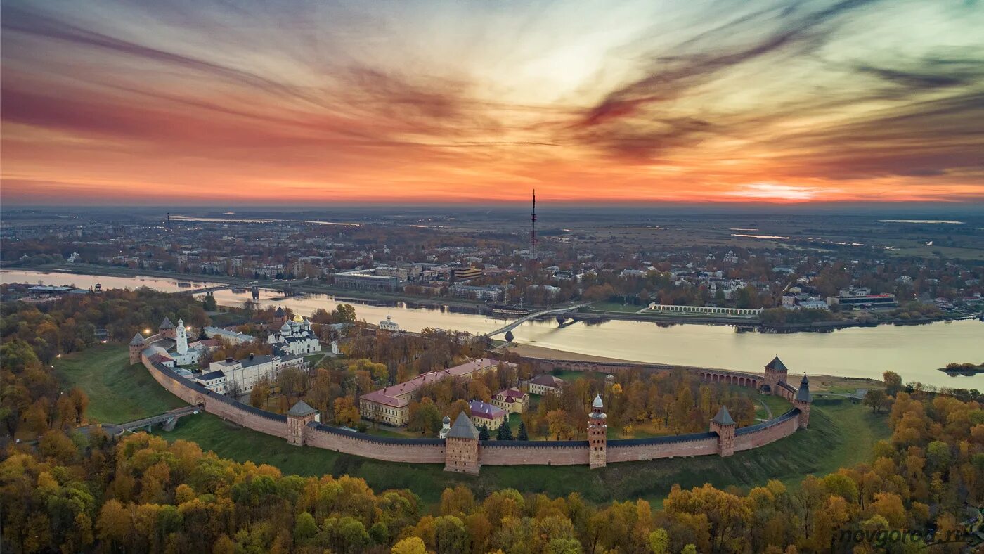 Стиком новгород. Великий Новгород с высоты птичьего полета. Нижний Новгород Кремль с птичьего полета. Великий Новгород Кремль сверху. Великий Новгород Кремль с высоты птичьего полета.