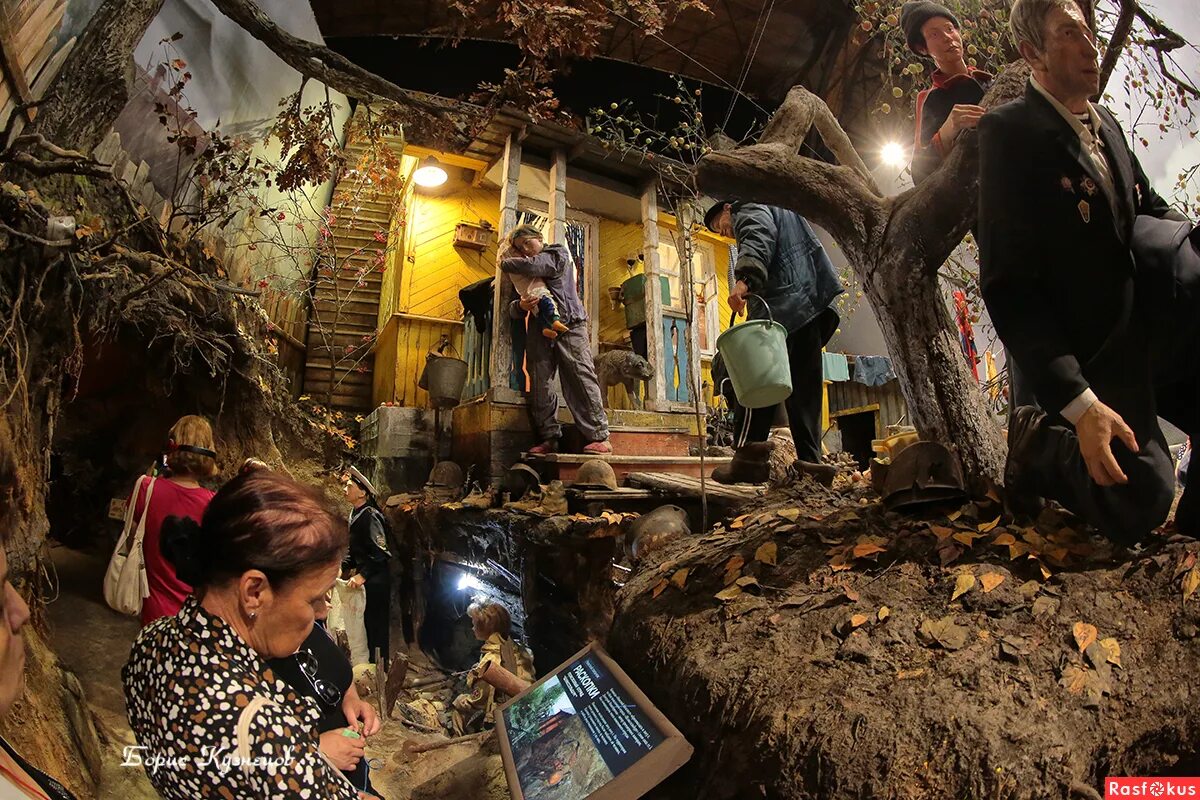 ленфильм инсталляция пропавшие в кинохронике. выставка кинохроники выставка ленфильм. ленфильм экскурсии пропавшие в кинохронике. пропавшие в кинохронике ленфильм. выставка кинохроники выставка ленфильм.