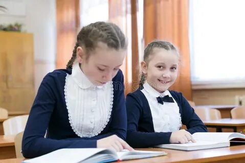 Одноклассниц на руках
