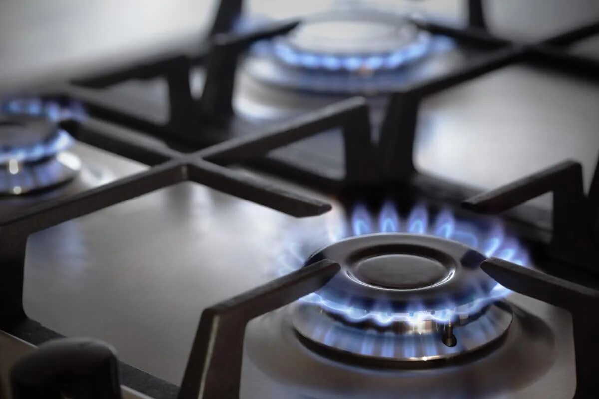 Как включить газовую конфорку