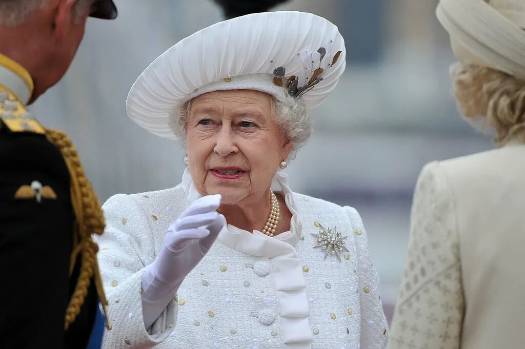 Ii am the queen. Diamond Jubilee of Elizabeth II. Diamond Jubilee of Elizabeth. British Queen. С днем рождения Королева ногтей.