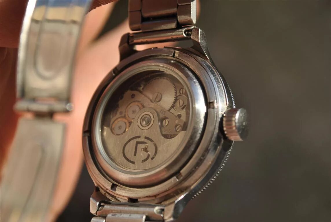 задняя крышка амфибия. амфибия корпус 420 задняя крышка. крышка восток амфибия. часы восток амфибия ссср 200 метров. гравировка на задней крышке часов.