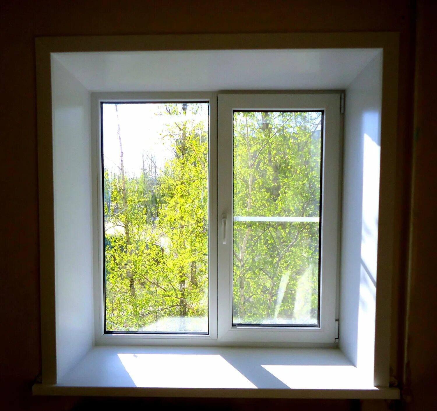 Окно ПВХ трёхстворчатое 144х205. Двустворчатое окно 1300 х 1400 мм. Окно 2100х1400 двухстворчатое. Пластиковое окно 1300*1400 двухстворчатое. Сколько стоит откосы на окна