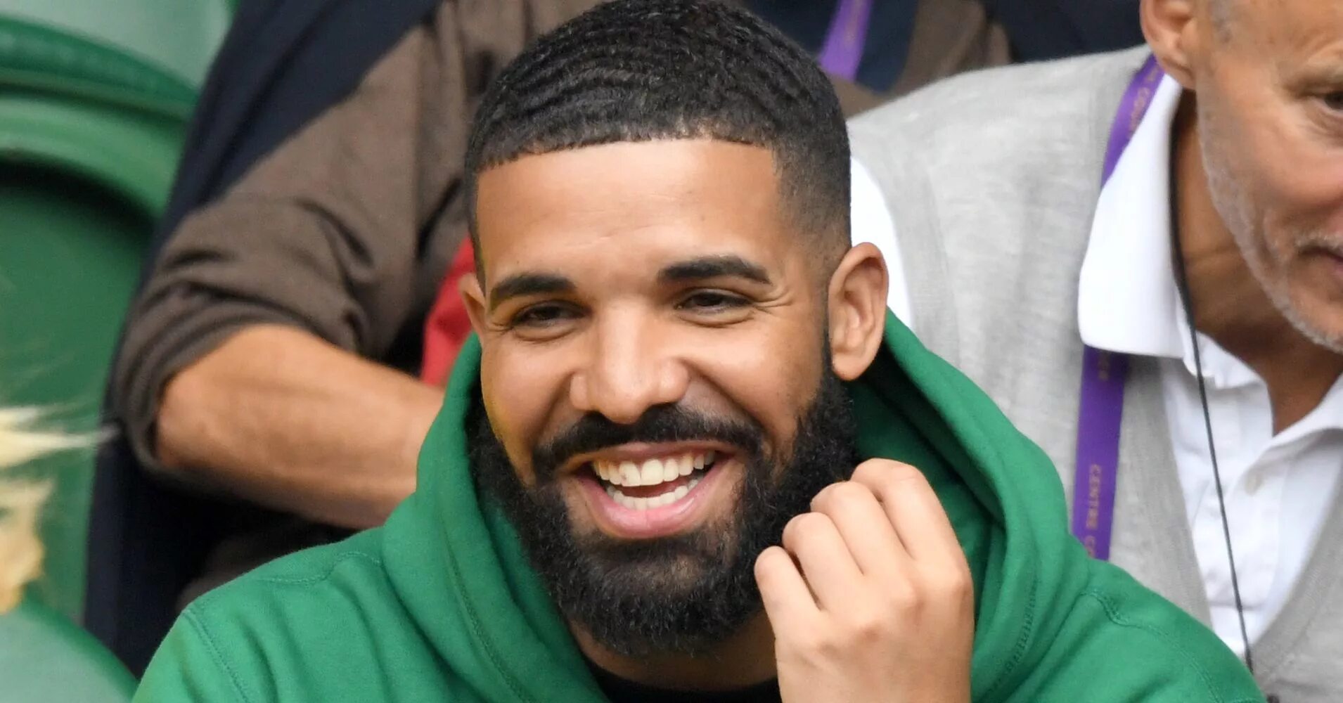 Aubrey drake graham. Коммон актер. Дрейк в костюме. Drake gods plan apple music. Drakes mode.