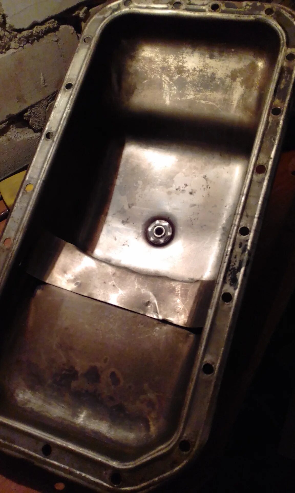 Поддон 402 мотора. Поддон 402 двигатель. Масляный поддон змз 402. Картер масляный змз 402. Поддон 402 двигатель.