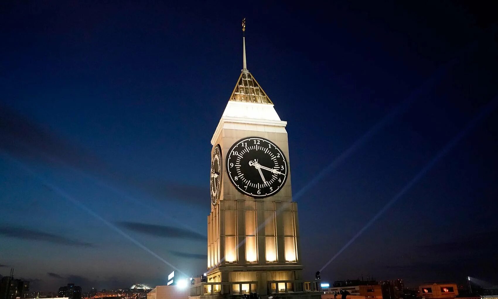 Красноярск биг бен красноярска. Башня красноярский биг-бен. Биг бен красноярск. Башня красноярский биг-бен. Башня красноярский биг-бен.