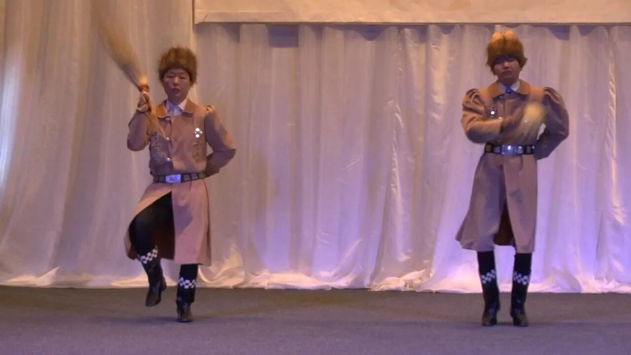 Ансамбль кыталык тайвань. Якутские танцевальные коллективы. Якутские танцы видео. Якутия танцы. Якутские женские ансамбли.