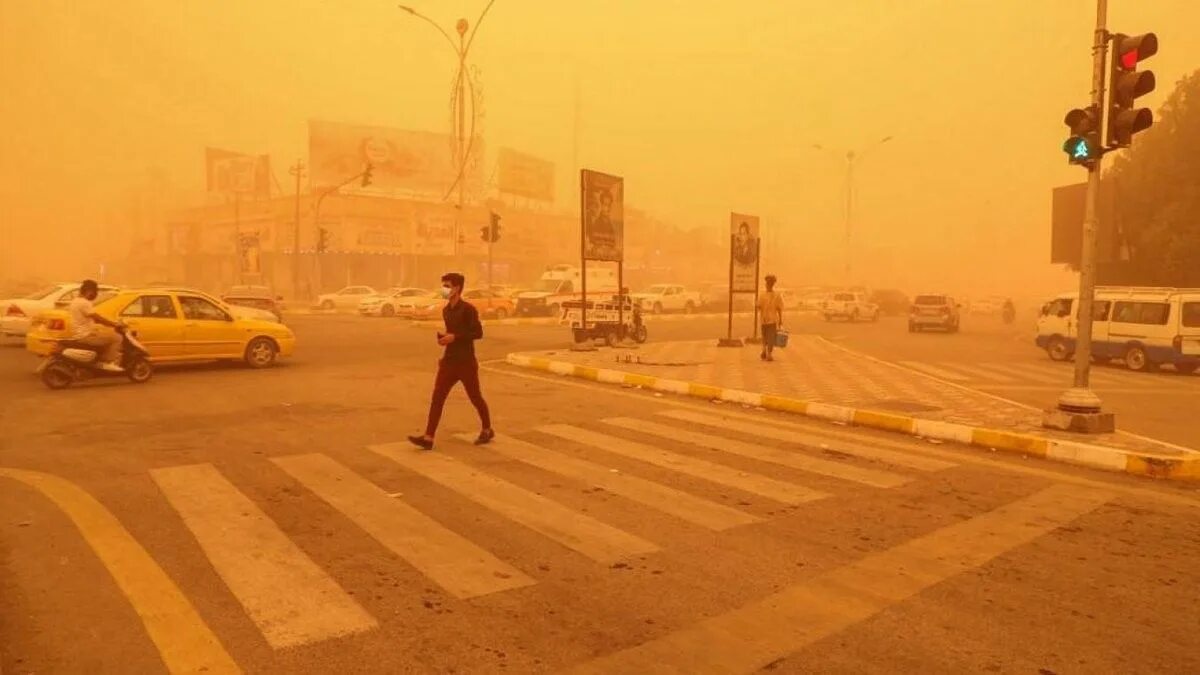 Песчаные бури в ираке 2022. Девушка пепел. Ирак 2022. Пылевые бури в китае. Пыльные бури из сахары.