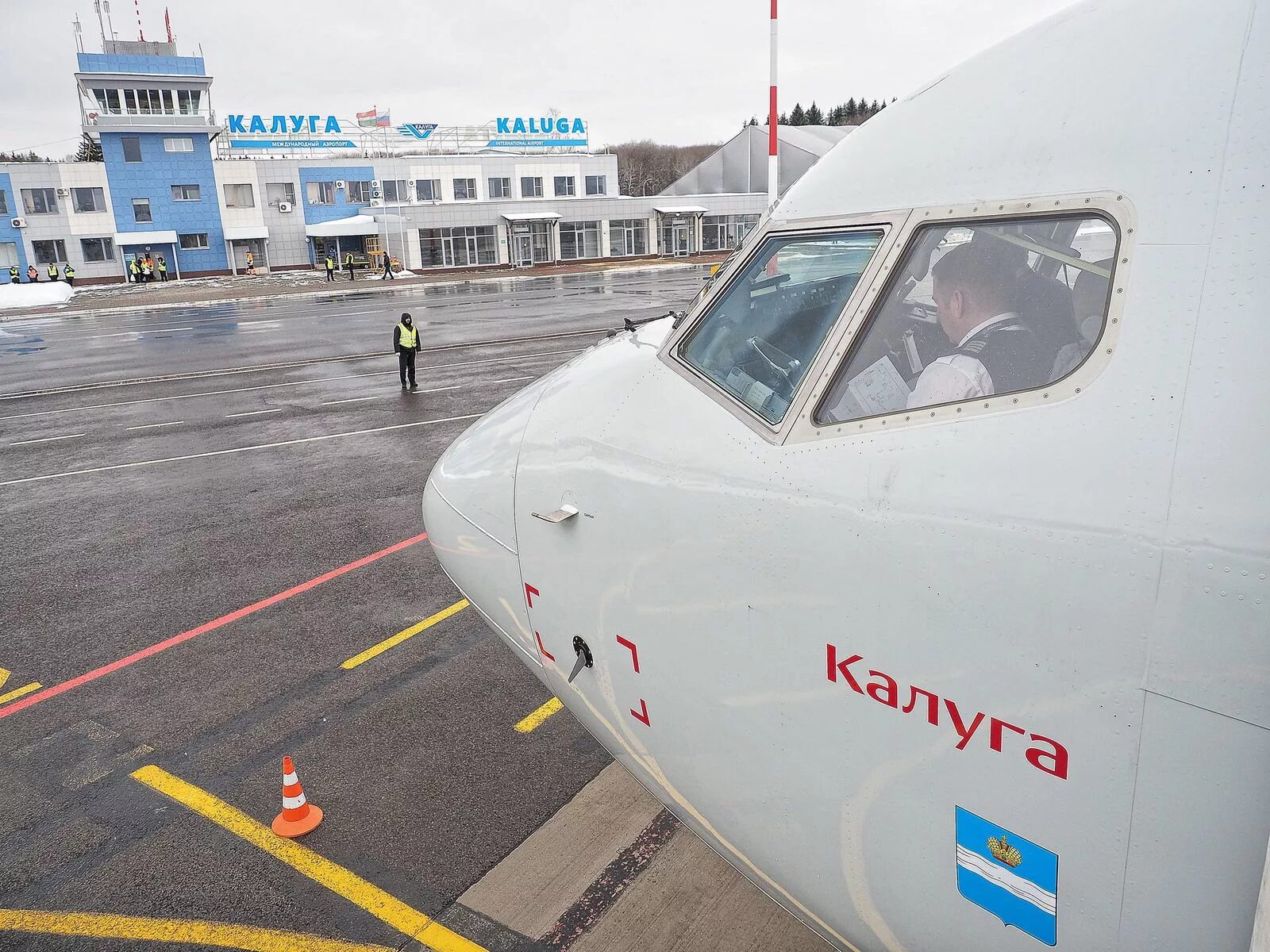 Аэропорт Калуга Азимут. Самолет Калуга. Боинг 737 Калуга. Аэропорт Калуга самолеты. Калуга азимут авиабилеты