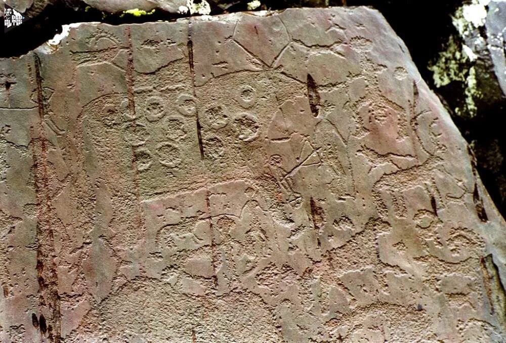 Калбак-таш петроглифы. Петроглифы урочища калбак-таш. Святилище калбак таш алтай. Петроглифы калбак. Петроглифы калбак-таш алтай чуйский тракт.