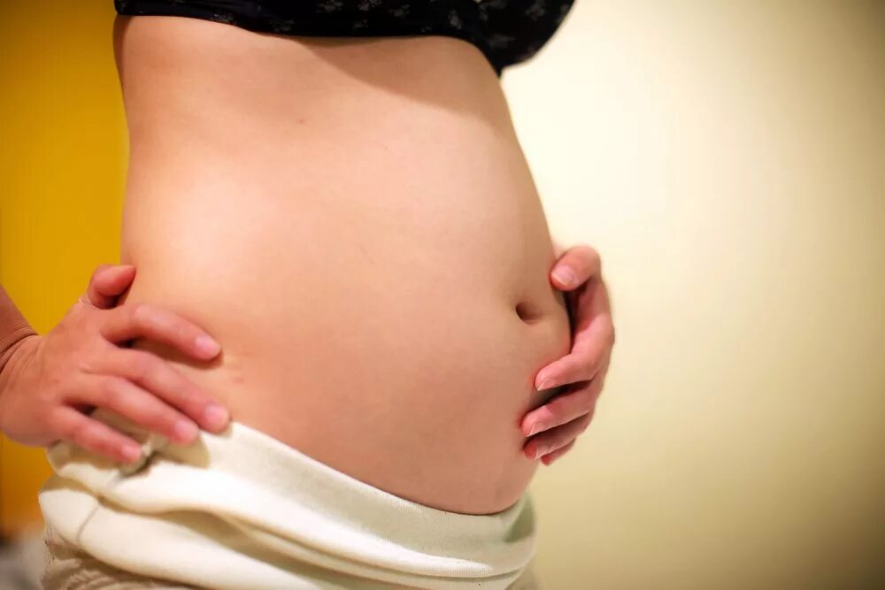 12 неделя беременности 2 беременность. 3 Месяц беременности. Живот беременной. Животик на 2 месяце беременности. Живот на месяце беременности.