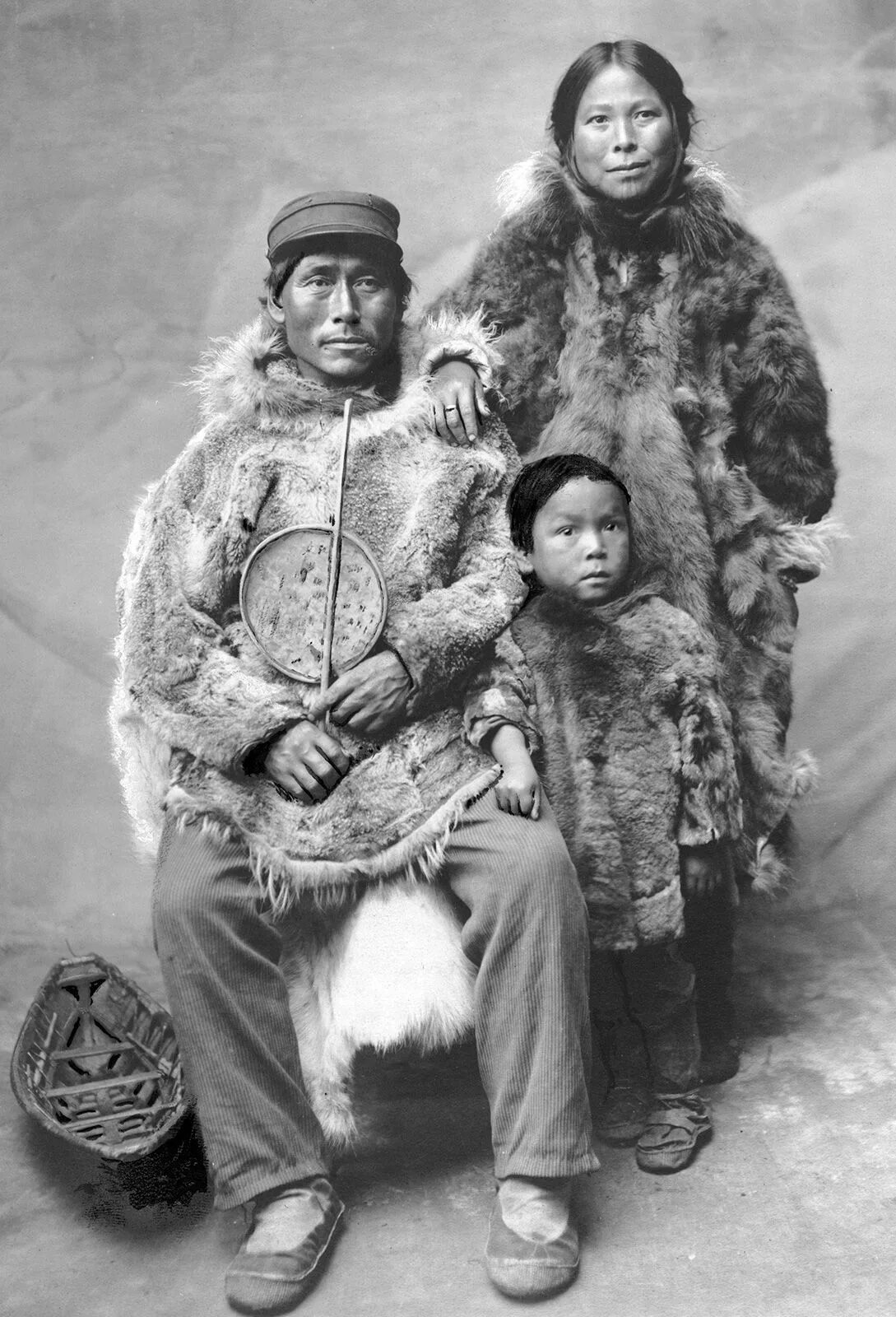 Аляска индейцы Эскимосы алеуты. Эскимосы инуиты. Инуиты — Канадские Эскимосы. Инуиты на Аляске.