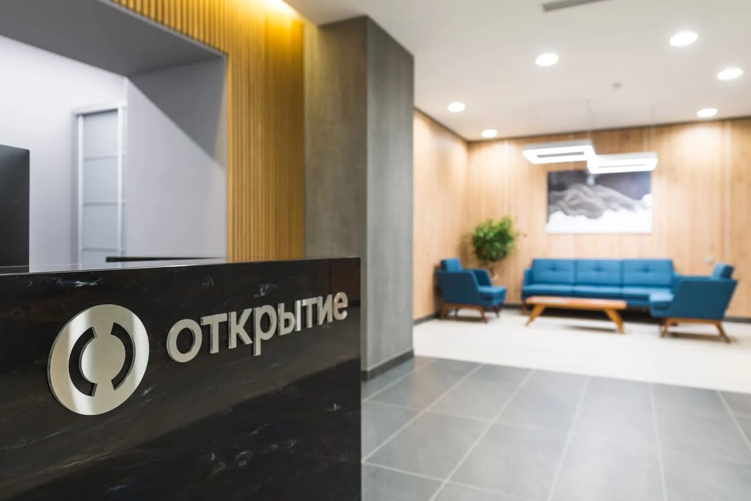 Банк открытие офис. Банк открытие офис. Офис банк фк открытие. Банк открытие фото. Операционный зал банк открытие.