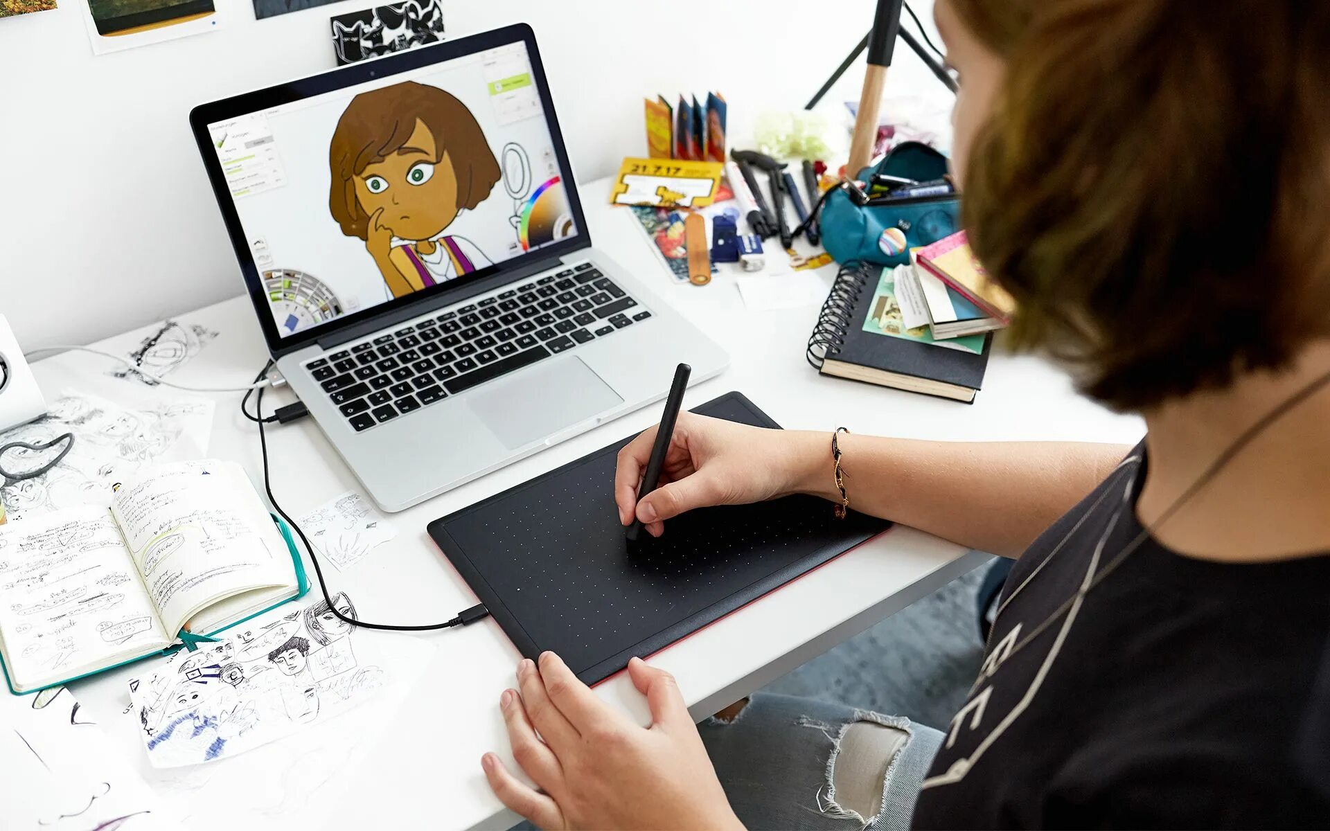 Wacom 672. Графический планшет для рисования. Графический планшет для учебы. Планшет для дизайнера.