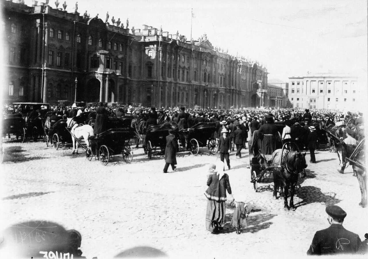 Дворцовая площадь в Санкт Петербурге в 1914. Зимний дворец 1914.
