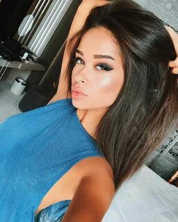 Акилова биография