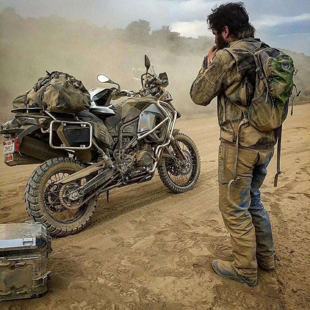 Дальняк на мотоцикле. BMW GS Camo. Mad Max эндуро. Эндуро милитари. Мотоэкипировка BMW GS.