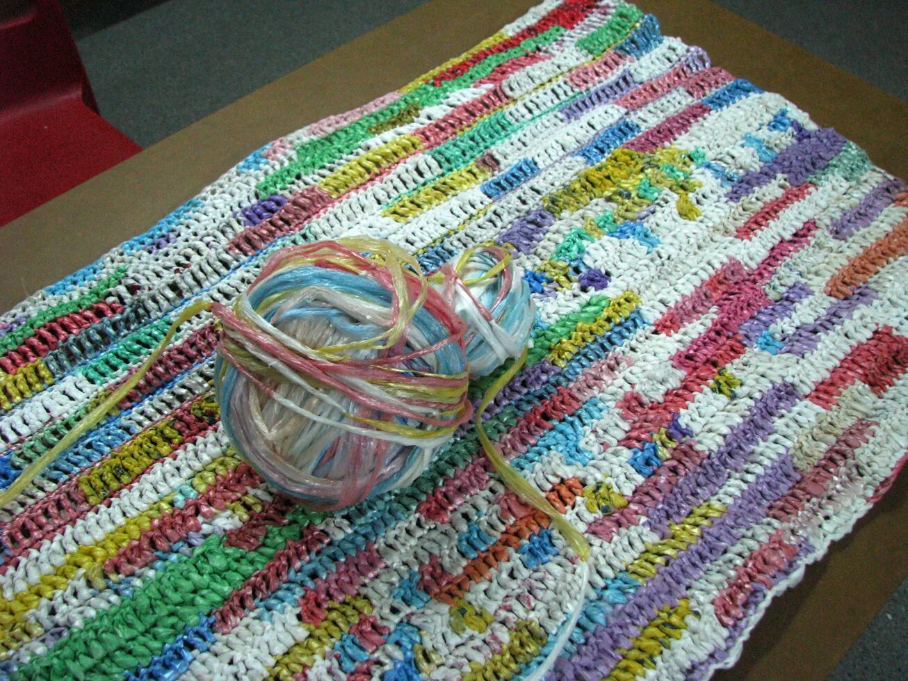 Коврики из полиэтиленовых пакетов. Вязание крючком пакетами коврики. Коврик из мусорных пакетов. Коврики из полиэтиленовых пакетов. Коврики из полиэтиленовых пакетов.