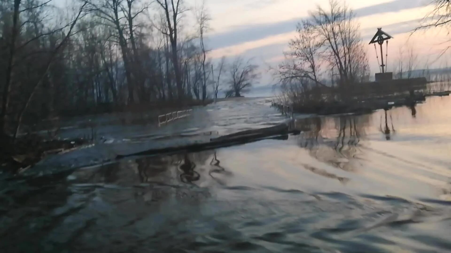 Половодье. Самара набережная половодье. Луга половодье. Затопленные Луга в половодье. Половодье 2024 прогноз в самаре