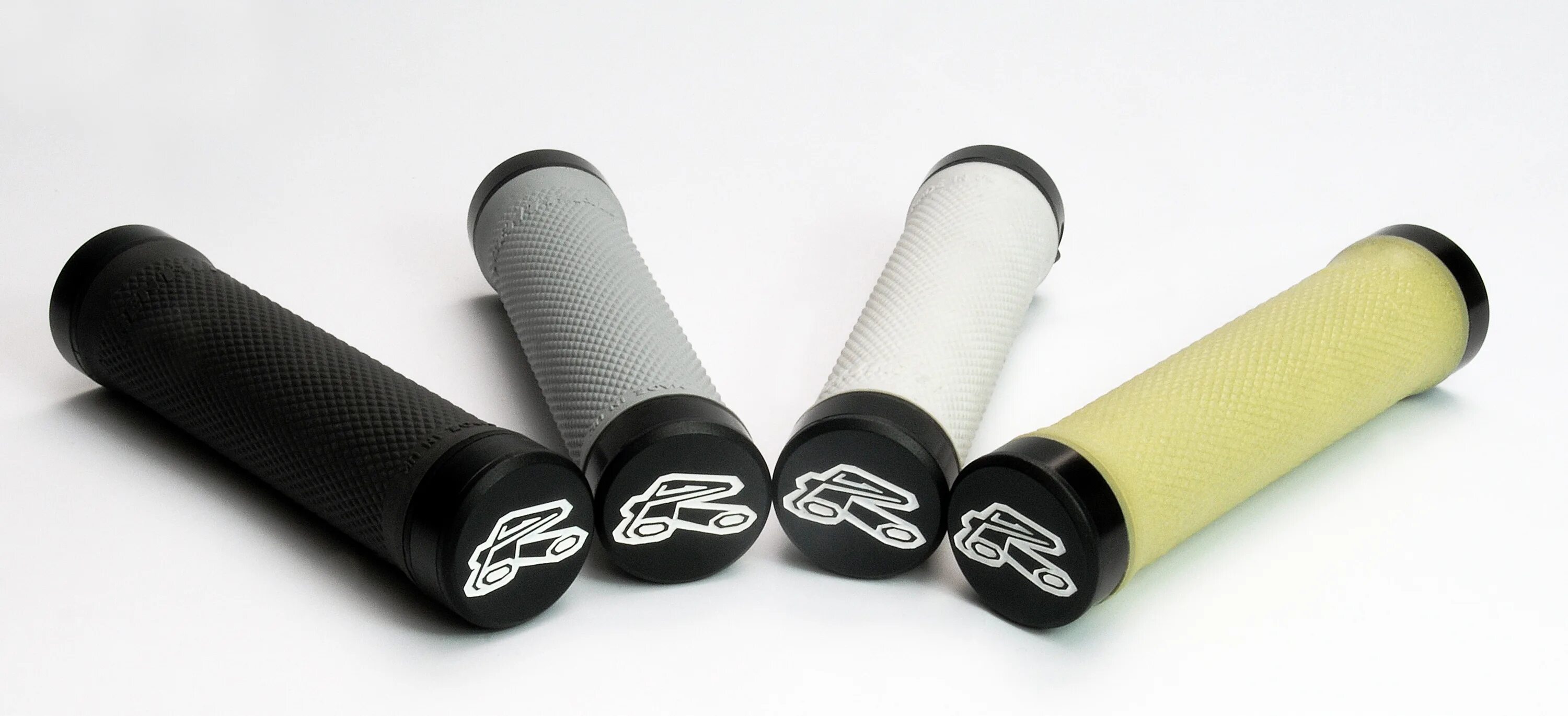 Как наклеить грипсы на мышку. Грипсы велосипед хвз. грипсы hella grip. грипсы biltwell. грипсы: silicon power.