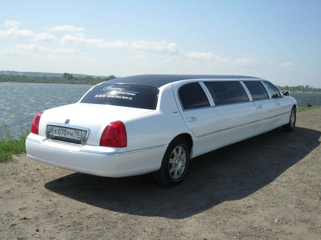 Линкольн Таун кар 3 поколение. Линкольн Таун кар лимузин 1988 года. Lincoln Town car III 2004 Г.В.. Lincoln Town car 3.8.