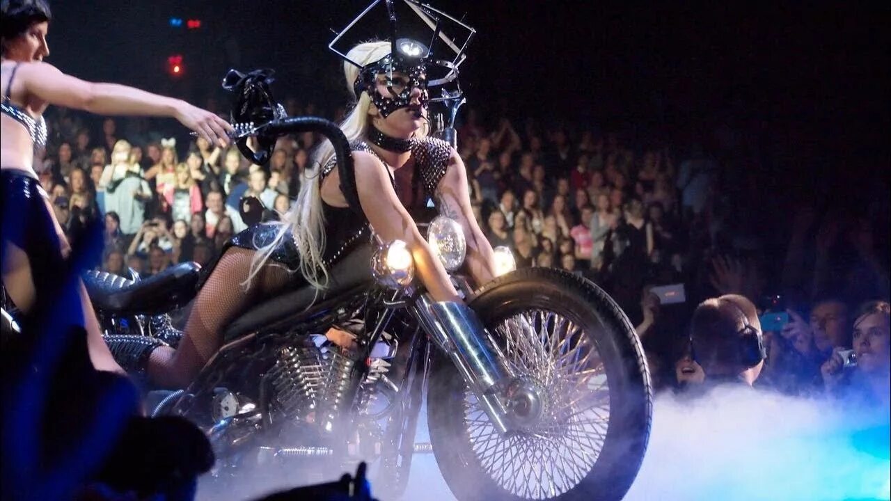 Lady gaga metal. Lady Gaga born this way Tour. Леди Гага Борн ЗИС Вэй. Леди Гага born this way Ball Tour. Lady Gaga Heavy Metal lover.