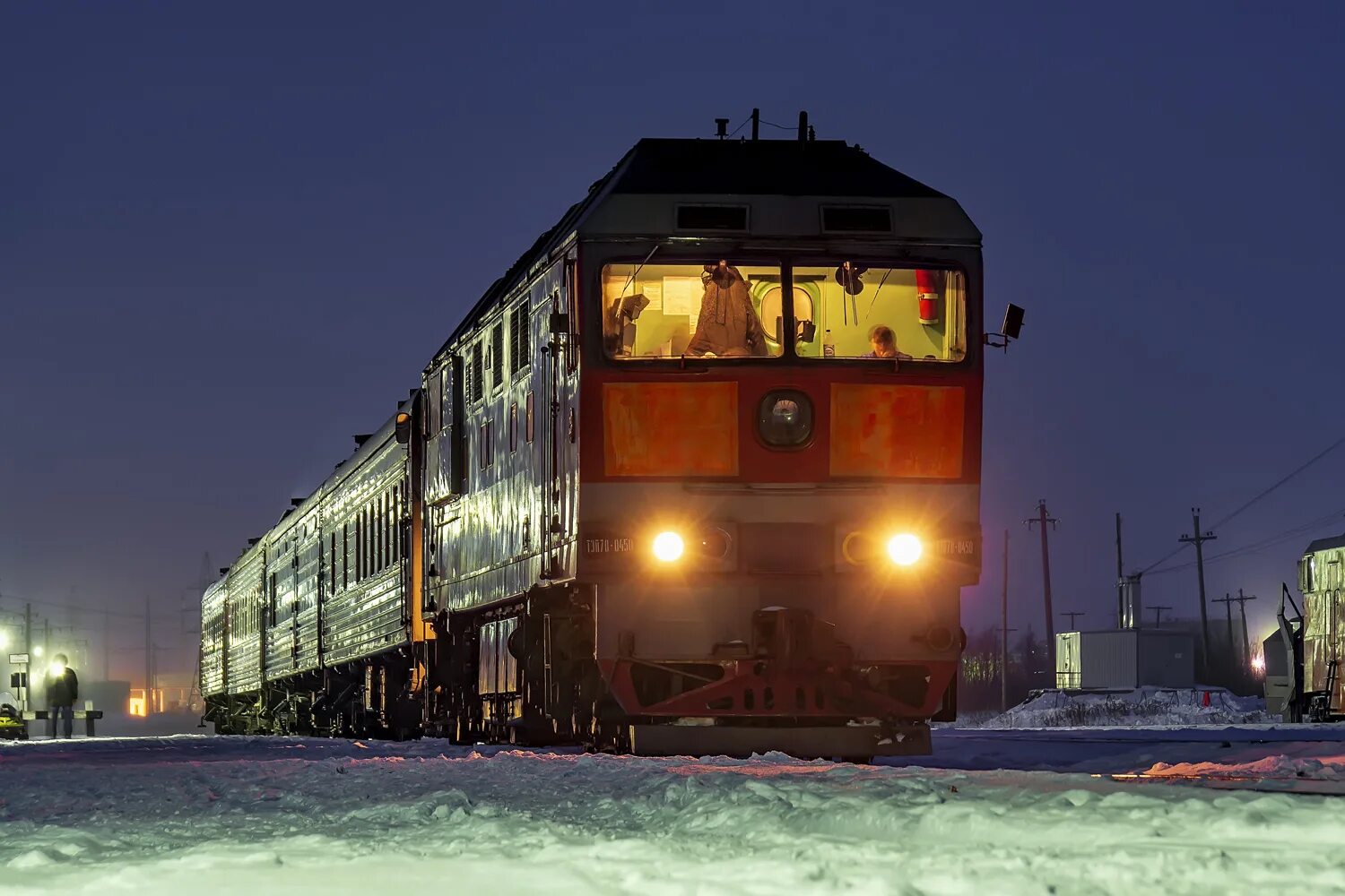 Железная дорога Воркута Лабытнанги. ТЭП 70 В Воркуте. Воркута поезд тэп70. Тепловоз тэп70 Воркута. Тэп зимой