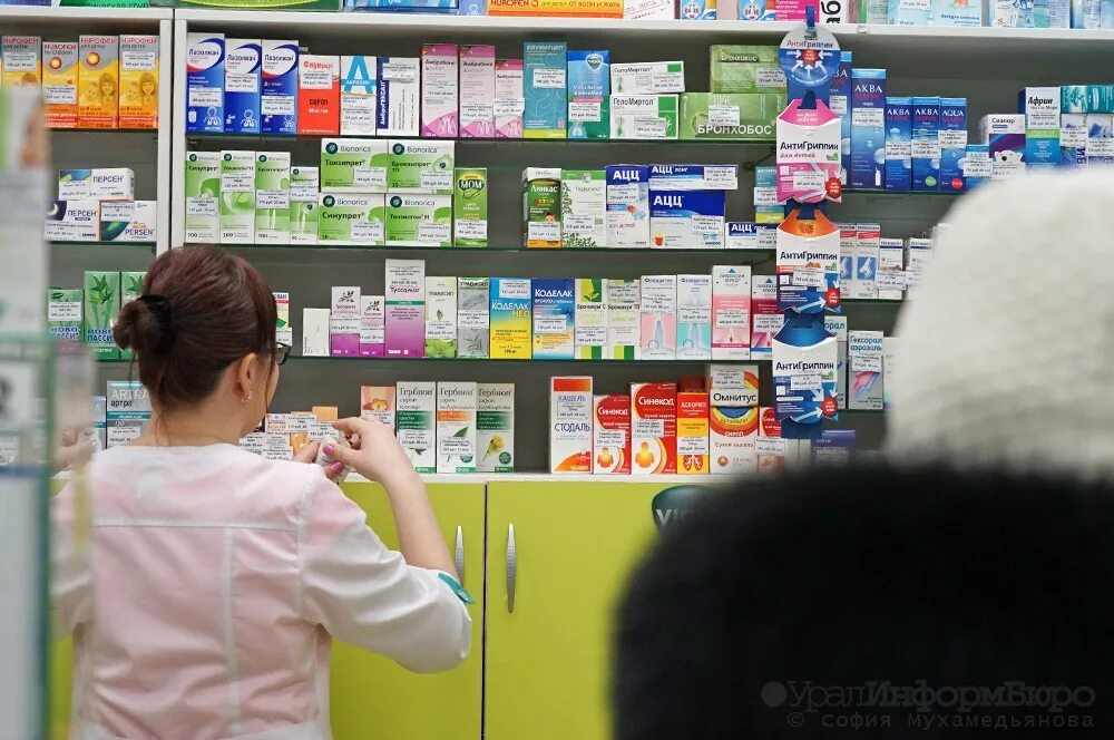 Лекарство аптека продажа. Лекарственные препараты в аптеке. Аптека таблетки. Аптека реклама лекарство. Выкладка лекарств в аптеке.
