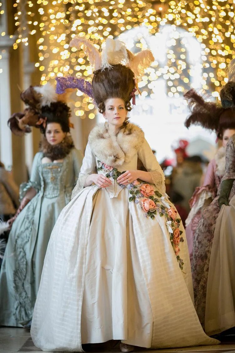 Версальский стиль в одежде. Мода Версаля. Платье версаль