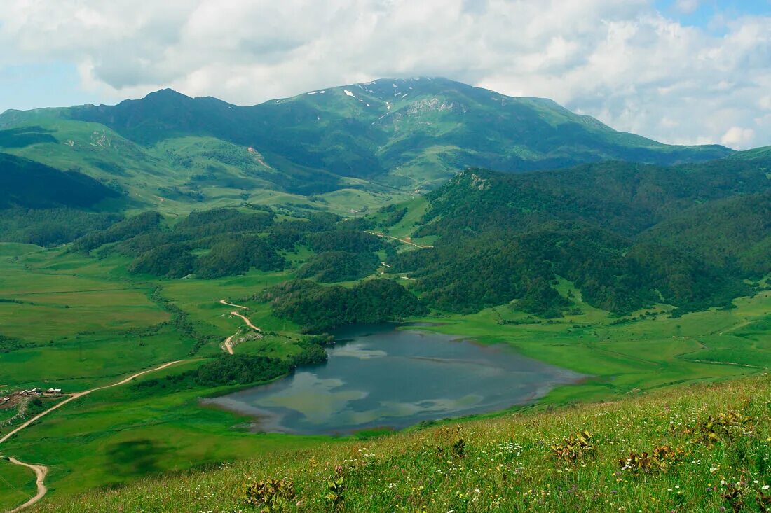 Южная осетия цхинвал горы. Южная осетия цхинвал ущелье. Южная осетия алания. Озеро призрак эрцо. Едыс южная осетия село.