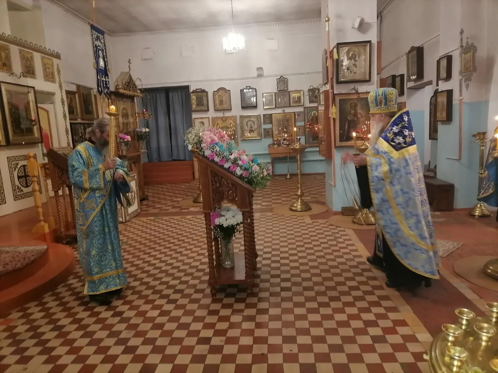 Суббота акафиста похвала пресвятой богородицы. Утреня с пением акафиста пресвятой богородице. Утреня с пением акафиста пресвятой богородице. Утреня. Людиновский храм казанской иконы божией матери 19 век.