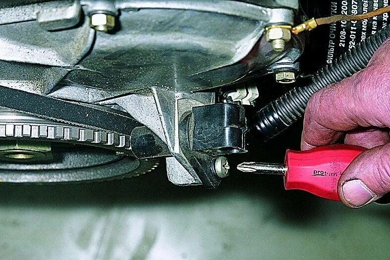 Дпкв ваз 2114. Как поменять датчик коленвала ваз 2114. Как поменять датчик коленвала ваз 2114. Датчик положения коленвала ваз 2114. Датчик коленвала ваз 2114 расположение.