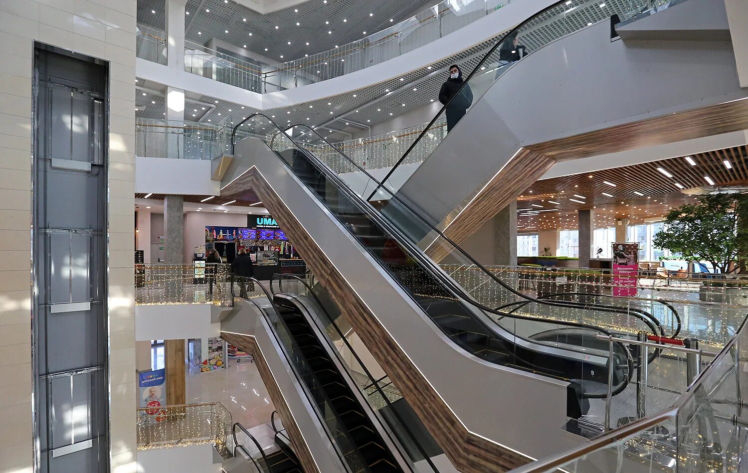 Торговый центр море. Торговый комплекс моремолл сочи. Торговый центр моремолл в адлере. Некрасовская 49а владивосток. Тц море молл сочи.