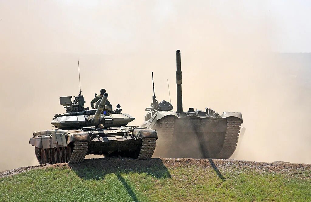 бой т90 и двух брэдли. бой т90 и двух брэдли. т-80 на украине 2022. т80 лнр. T-90 mbt.